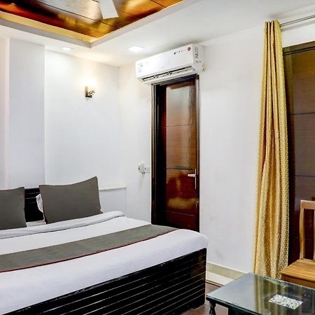 Collection O 80996 R s Villa Nuova Delhi Esterno foto