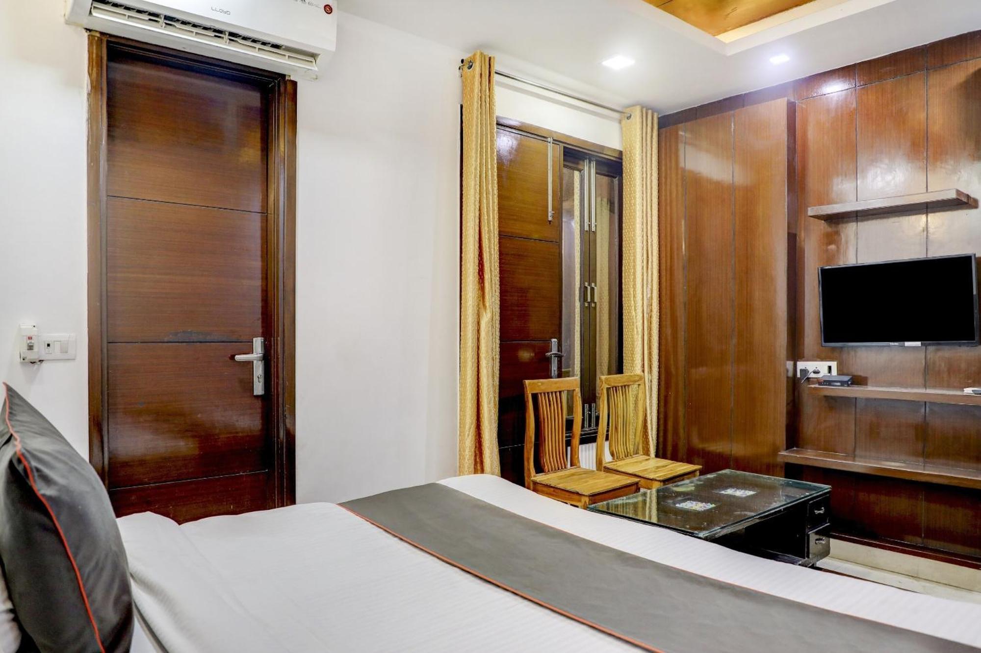 Collection O 80996 R s Villa Nuova Delhi Esterno foto