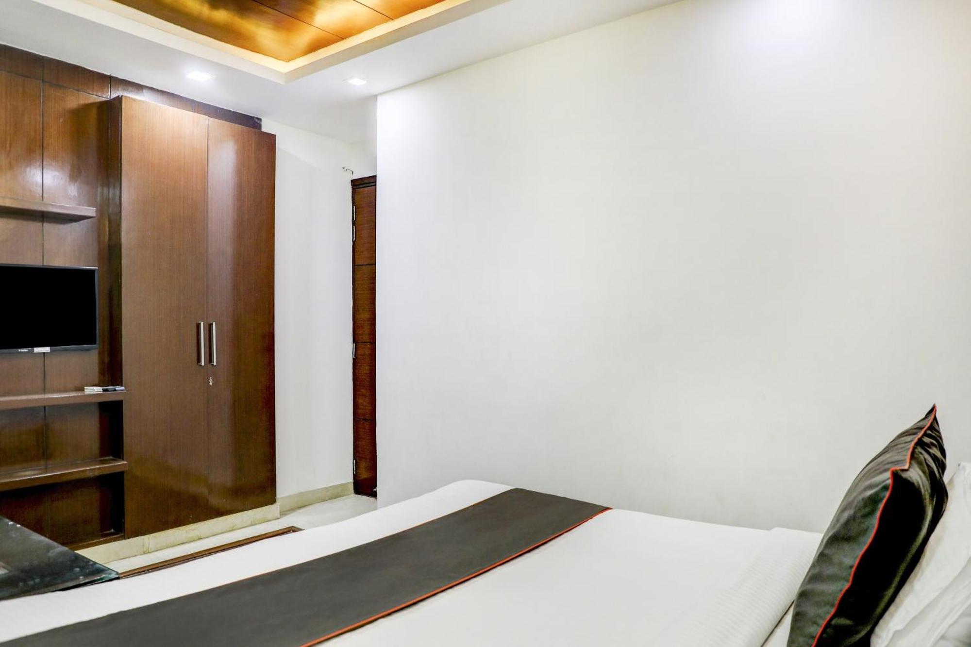 Collection O 80996 R s Villa Nuova Delhi Esterno foto
