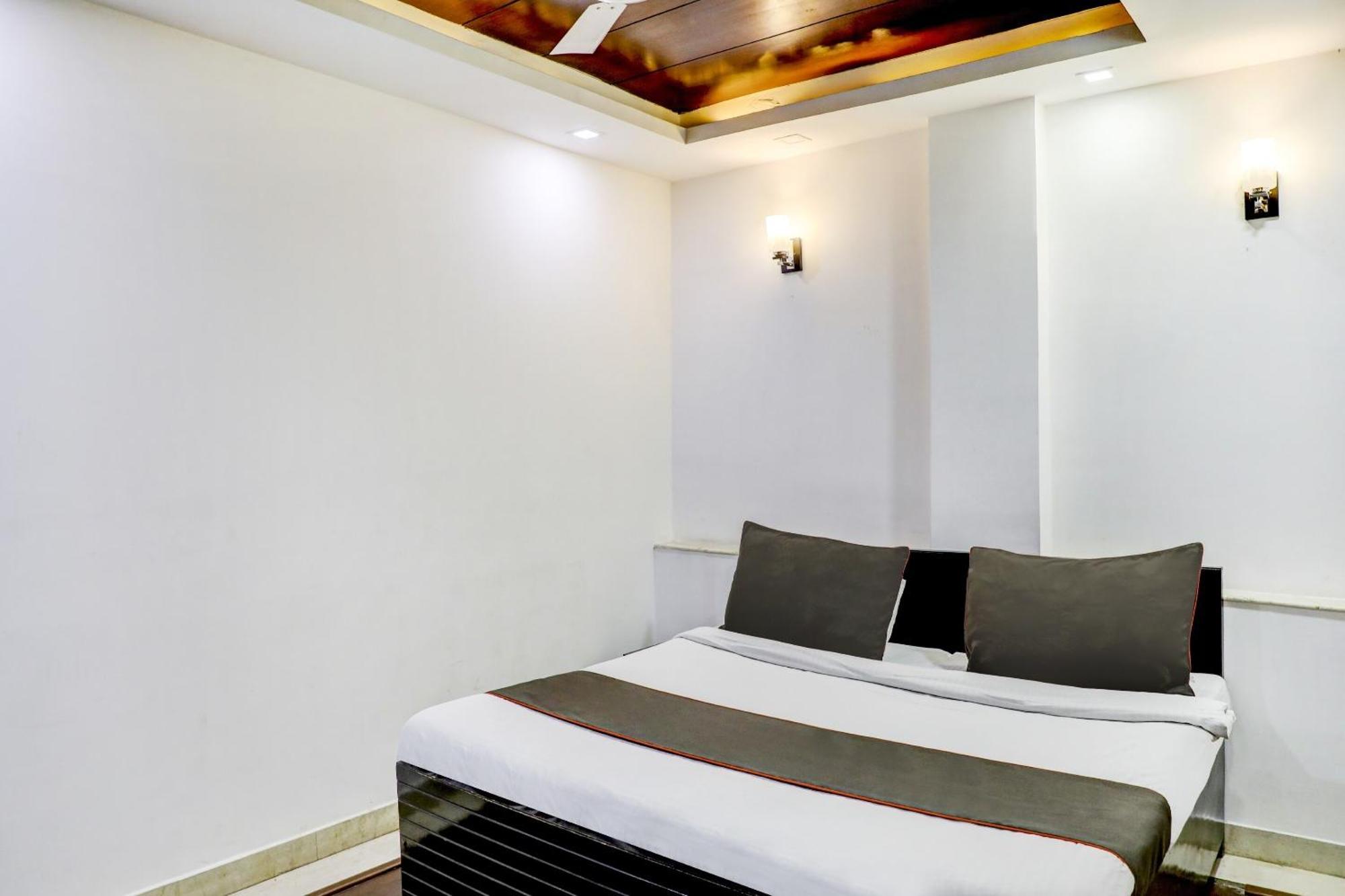 Collection O 80996 R s Villa Nuova Delhi Esterno foto