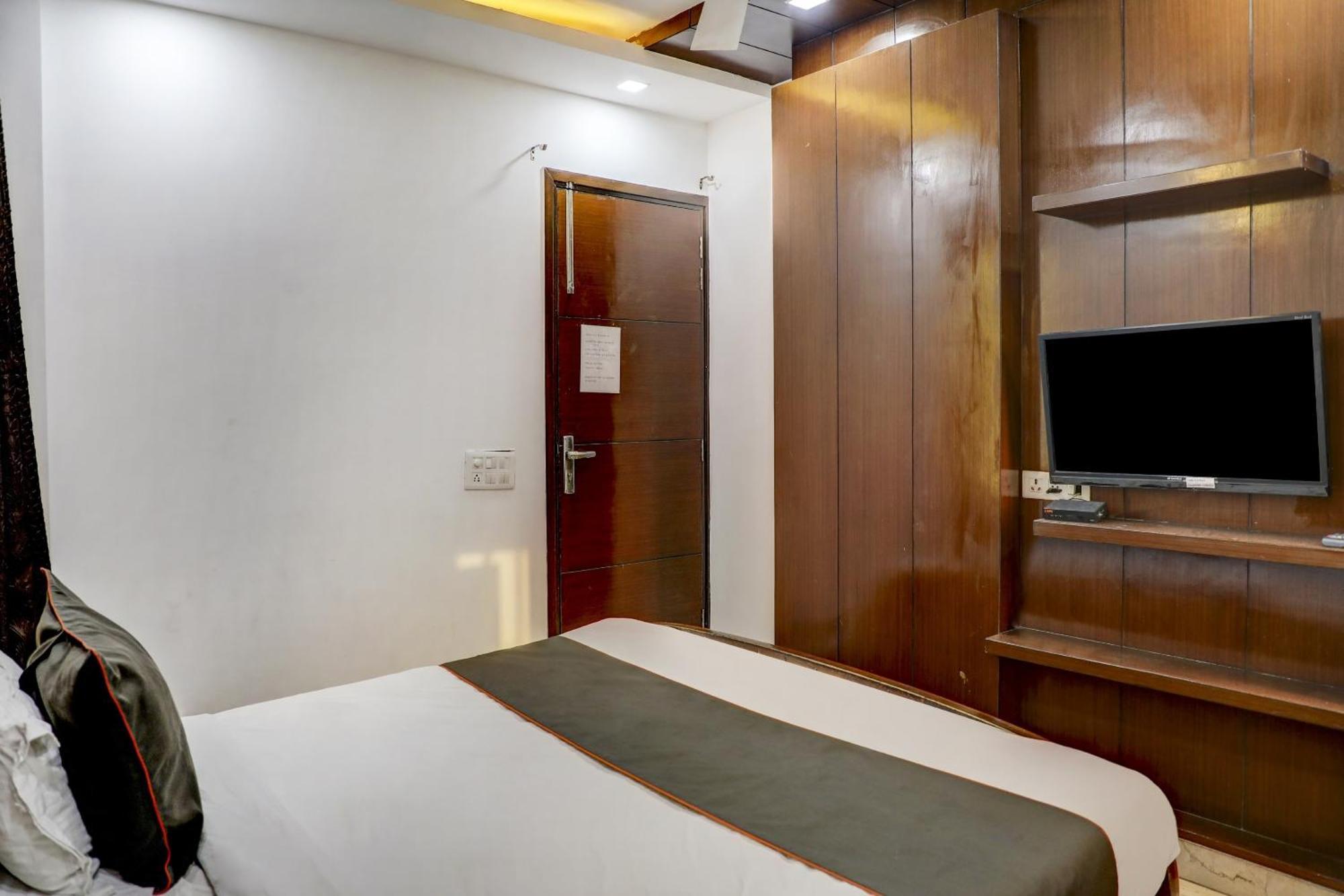 Collection O 80996 R s Villa Nuova Delhi Esterno foto