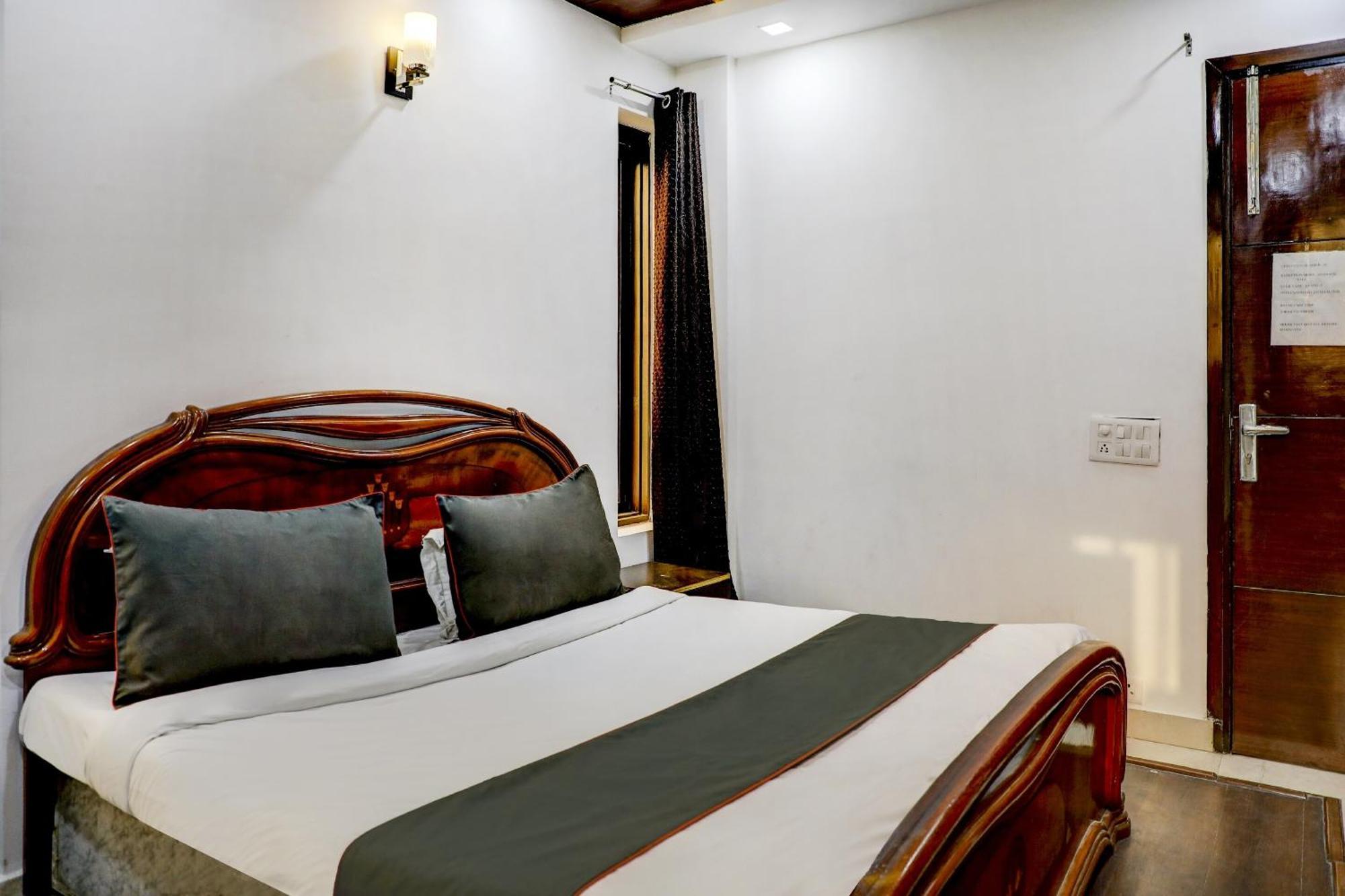 Collection O 80996 R s Villa Nuova Delhi Esterno foto